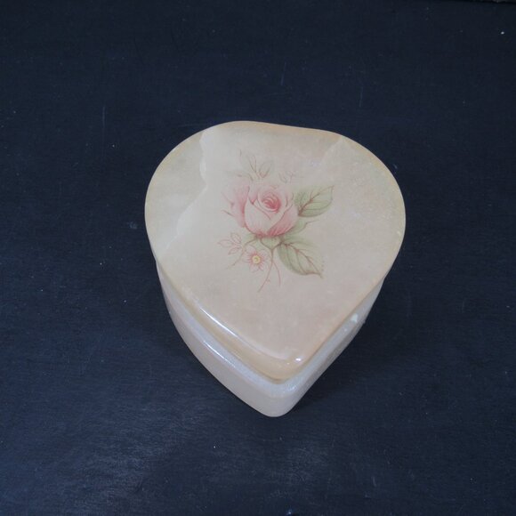 Genuine Alabaster Hand Carved Made in Italy Small Hinged Lid Heart Trinket Box - Picture 2 of 10
